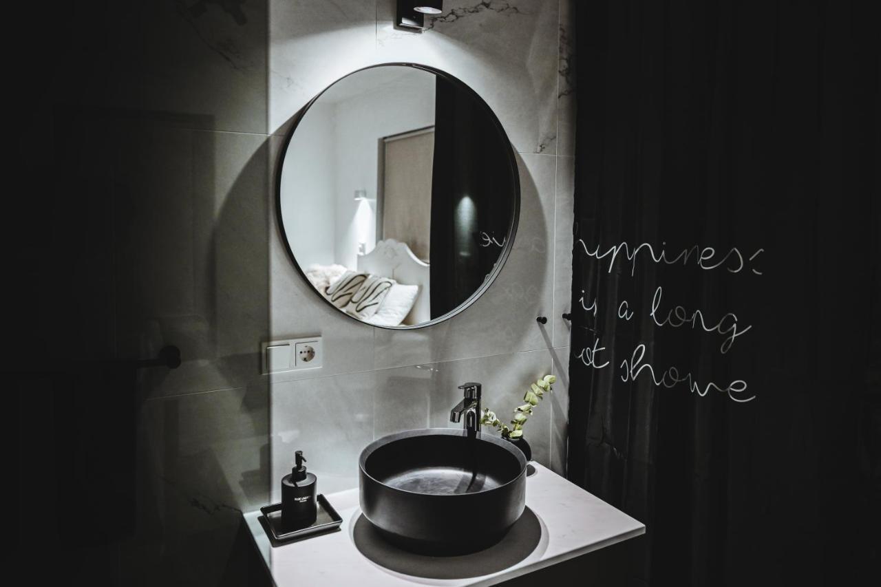 Alka - Cozy Room By The Sea With Private Hot Tub Njarthvik Buitenkant foto