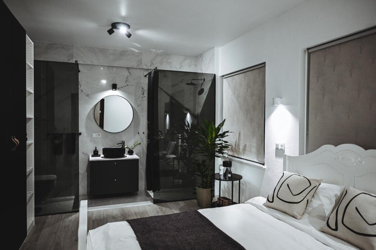 Alka - Cozy Room By The Sea With Private Hot Tub Njarthvik Buitenkant foto