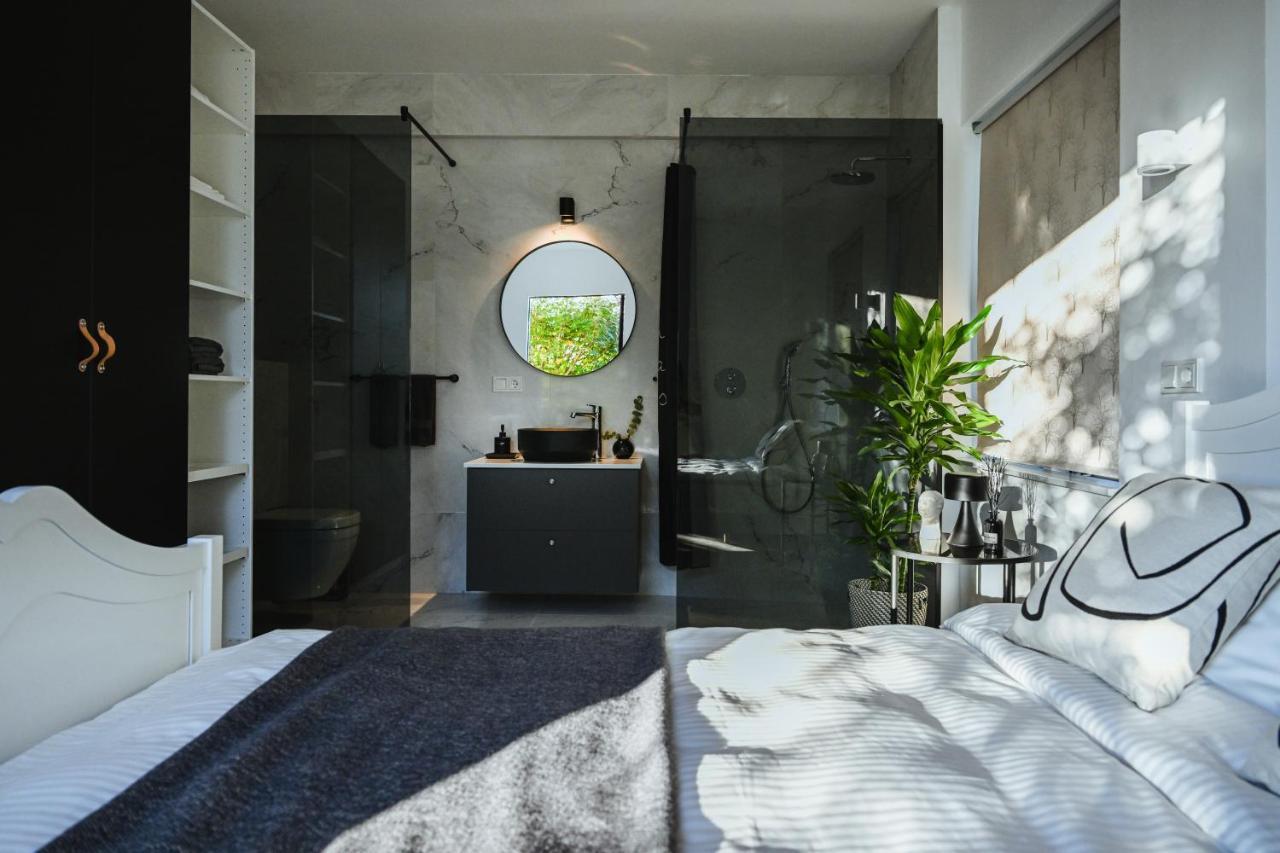 Alka - Cozy Room By The Sea With Private Hot Tub Njarthvik Buitenkant foto