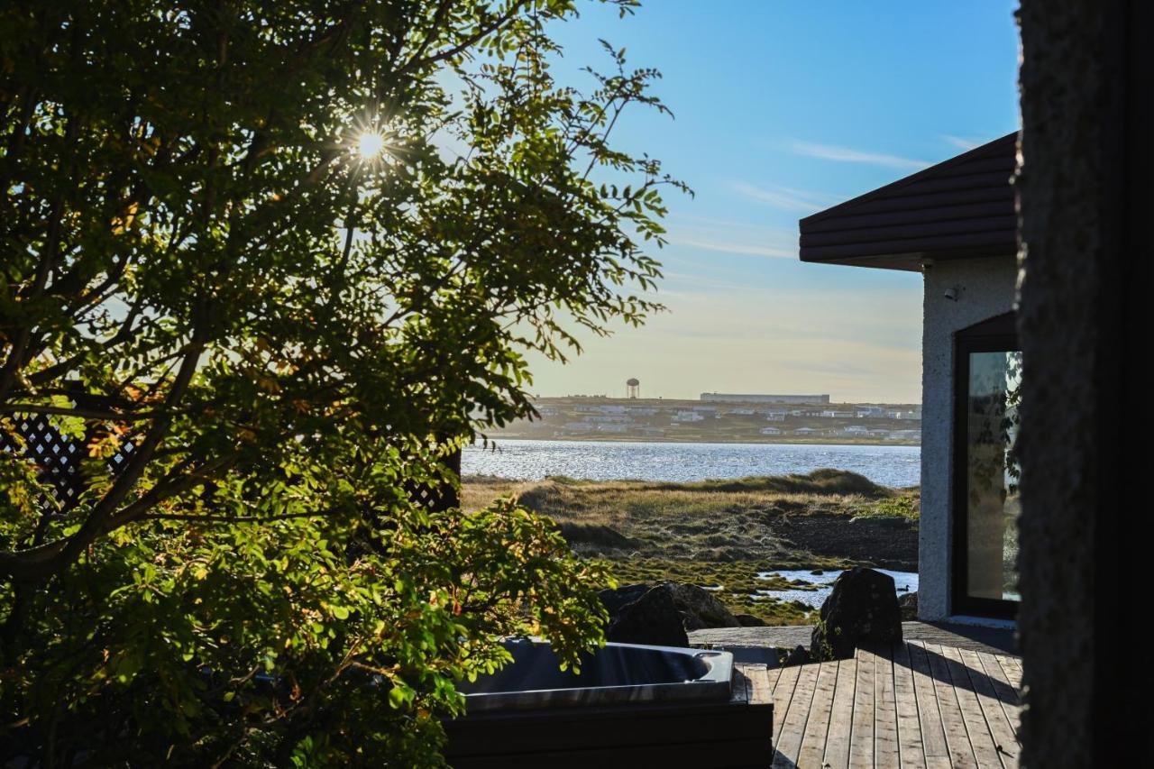 Alka - Cozy Room By The Sea With Private Hot Tub Njarthvik Buitenkant foto