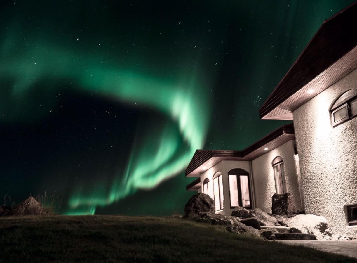 Alka - Cozy Room By The Sea With Private Hot Tub Njarthvik Buitenkant foto