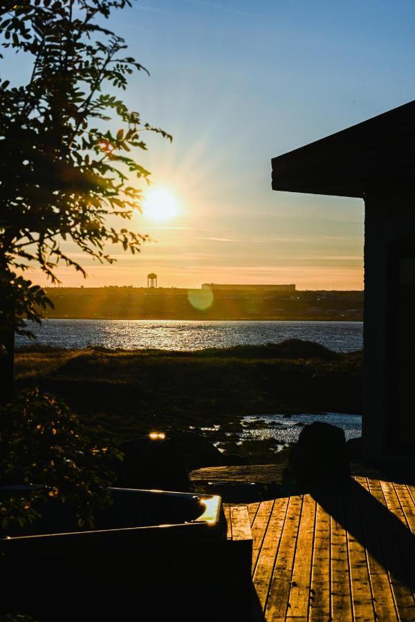 Alka - Cozy Room By The Sea With Private Hot Tub Njarthvik Buitenkant foto