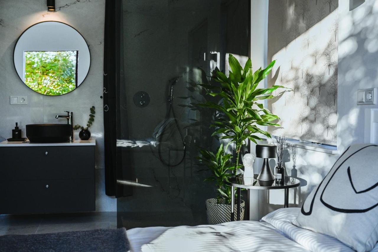 Alka - Cozy Room By The Sea With Private Hot Tub Njarthvik Buitenkant foto
