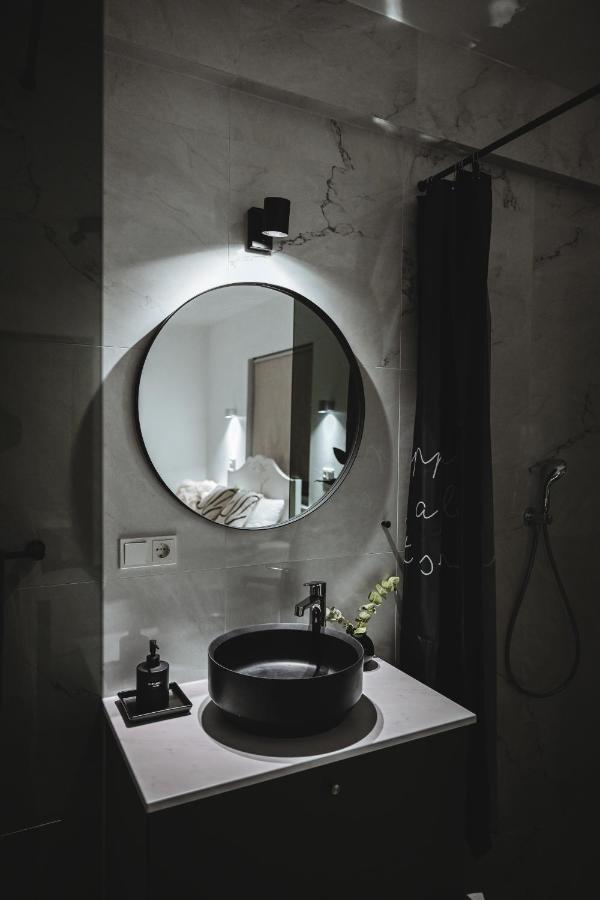 Alka - Cozy Room By The Sea With Private Hot Tub Njarthvik Buitenkant foto