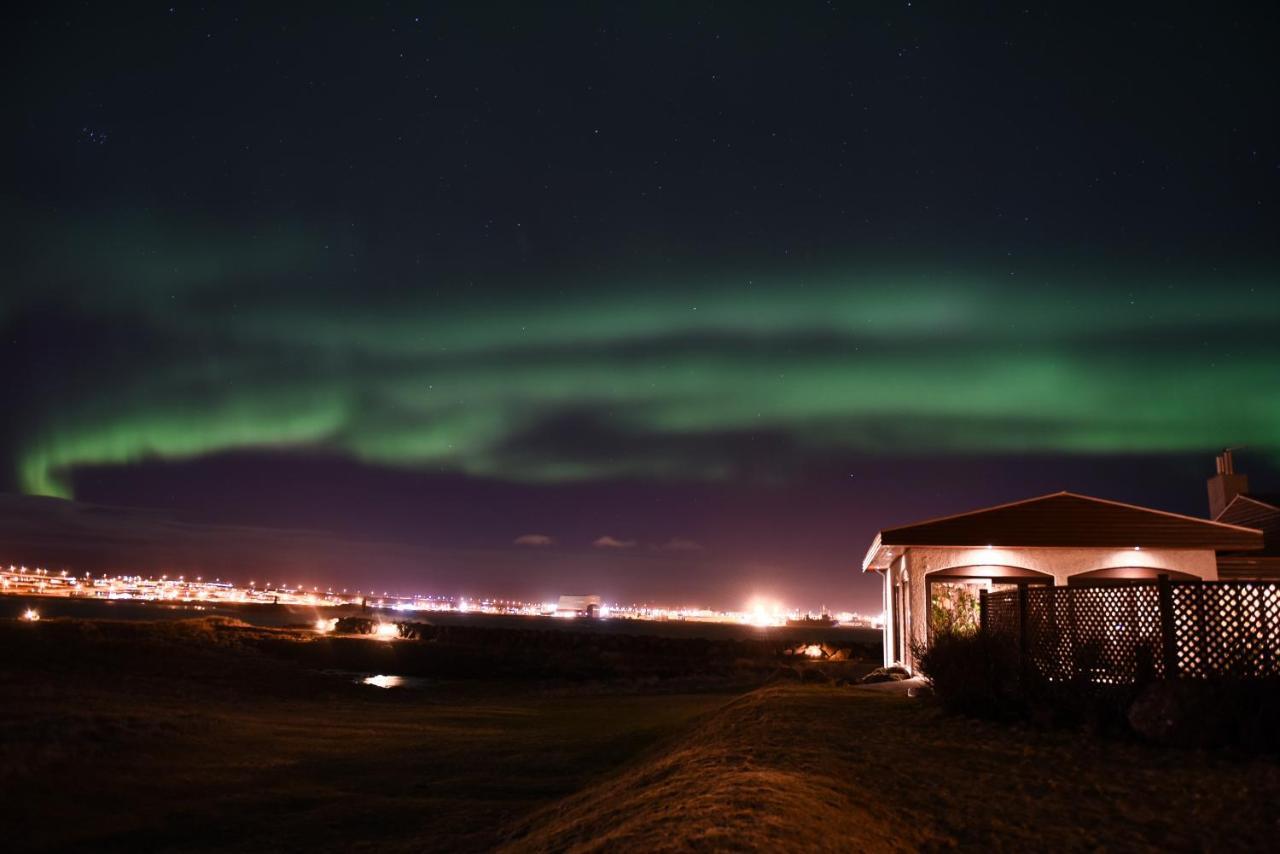 Alka - Cozy Room By The Sea With Private Hot Tub Njarthvik Buitenkant foto