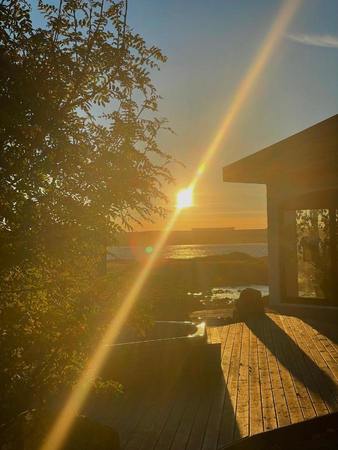 Alka - Cozy Room By The Sea With Private Hot Tub Njarthvik Buitenkant foto