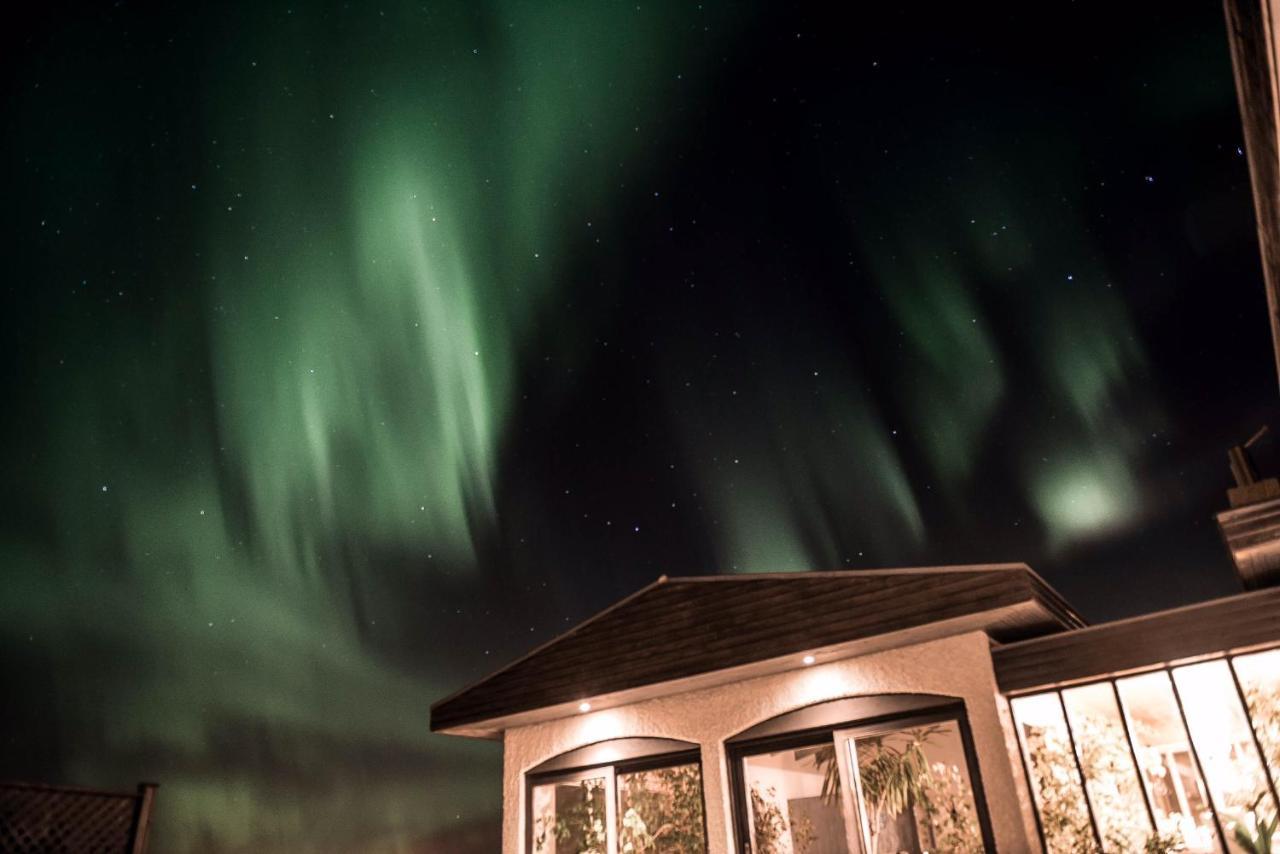Alka - Cozy Room By The Sea With Private Hot Tub Njarthvik Buitenkant foto